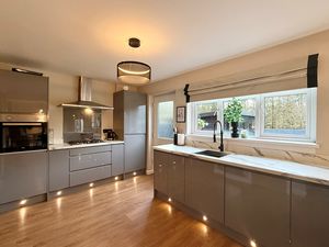 Photo 16- click for photo gallery